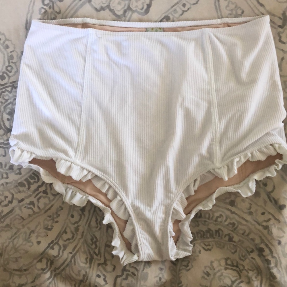 Kortni jeane high waisted ruffle bottoms large